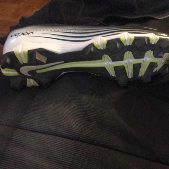 Men’s size 8.5 Nike Vapor cleats worn a few times - Picture 2 of 4